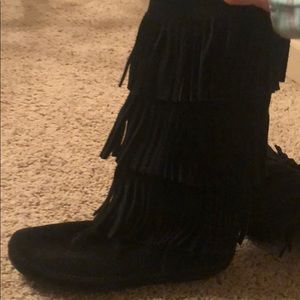 Minnetonka Black fringe boots size 7